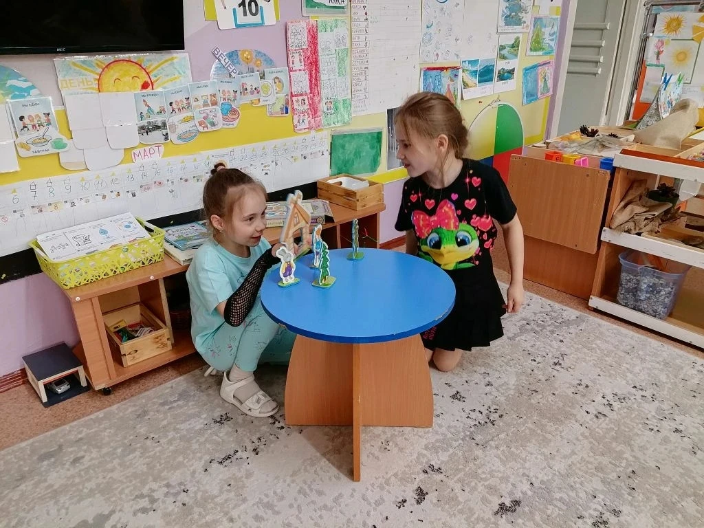 В рамках театральной недели ребята группы Почемучки самостоятельно решили организовать ...