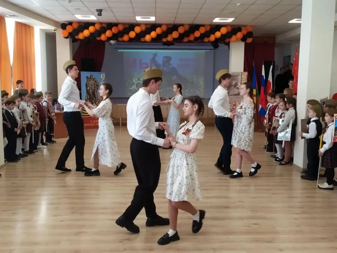 💃 Память в танце: школьники исполнили "Вальс медсестры"