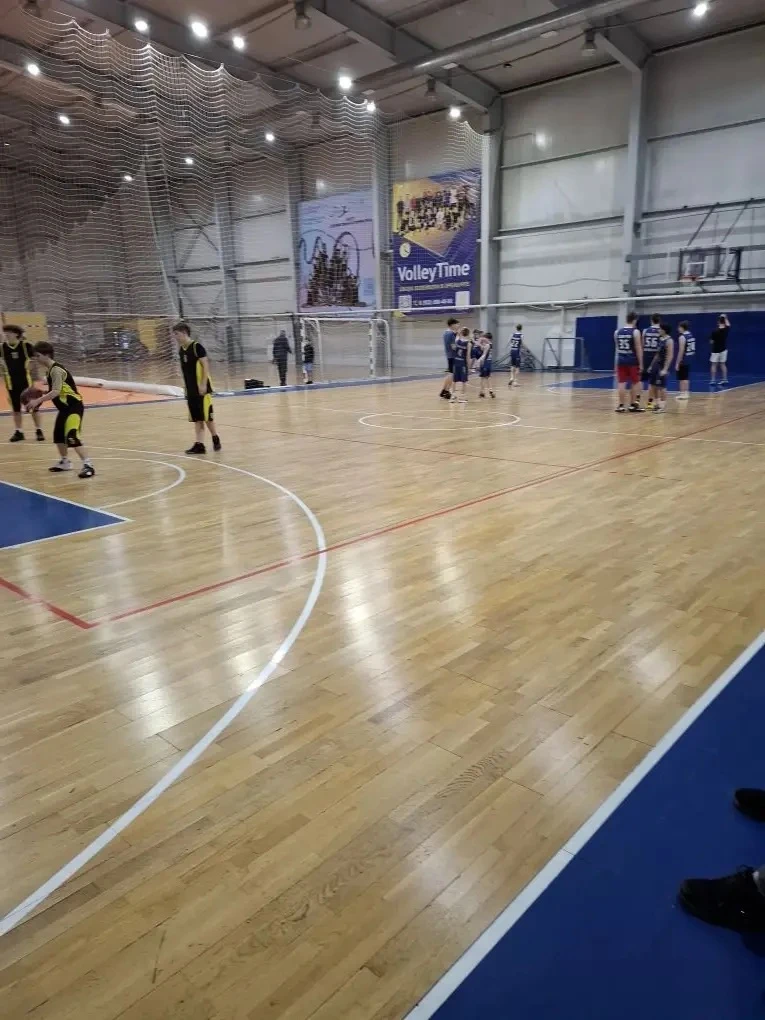 🏀 По субботам продолжаются игры Первенства города по баскетболу среди команд различных...