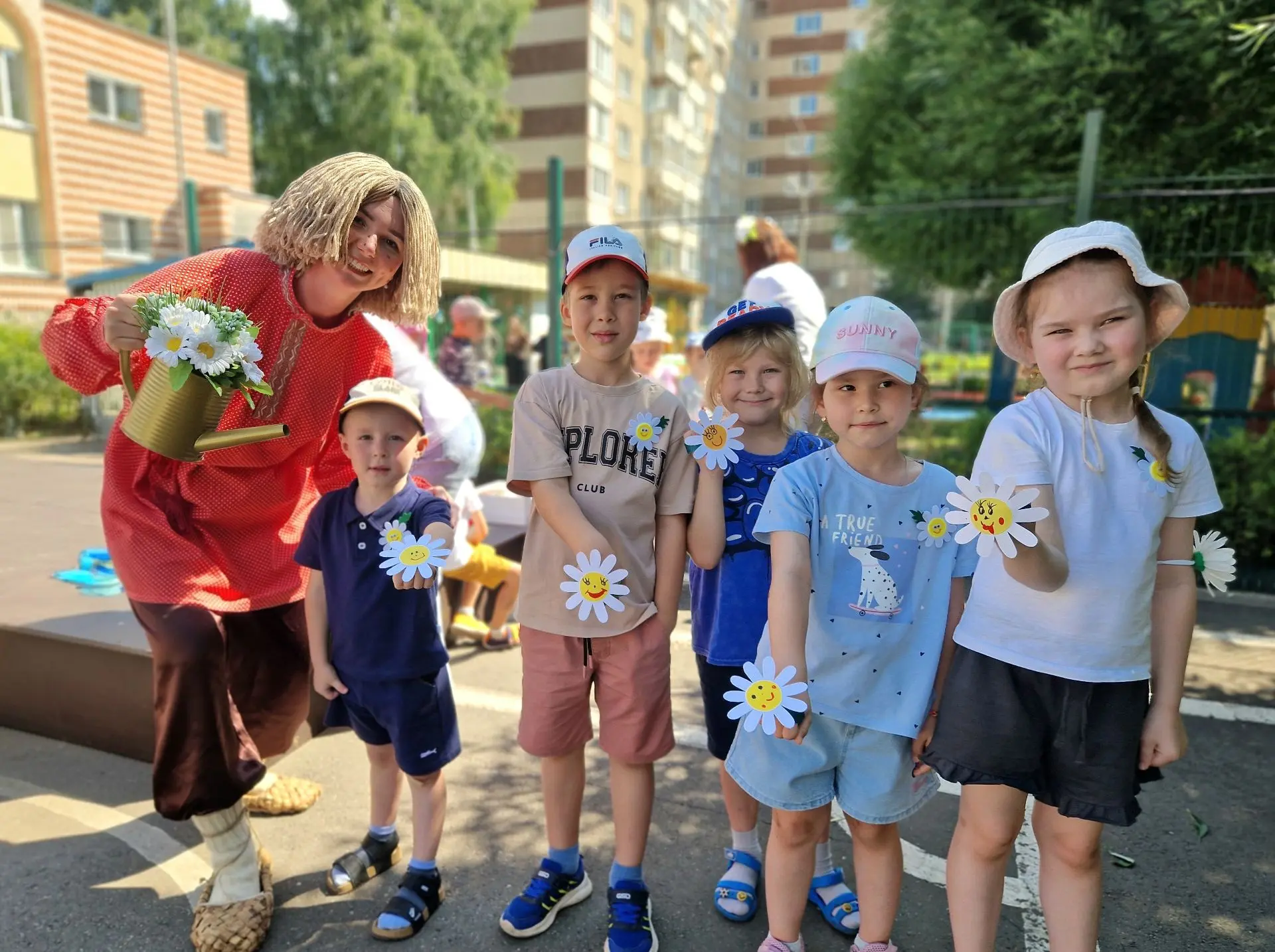 День семьи, любви и верности в нашем детском саду!

Сегодня наши группы превратились в самые дружные