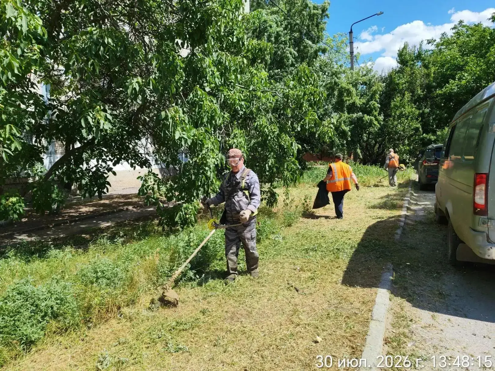 В Волгодонске на улице Советской скосили заросли амброзии и сорняков после публикации DonDay Волгодо