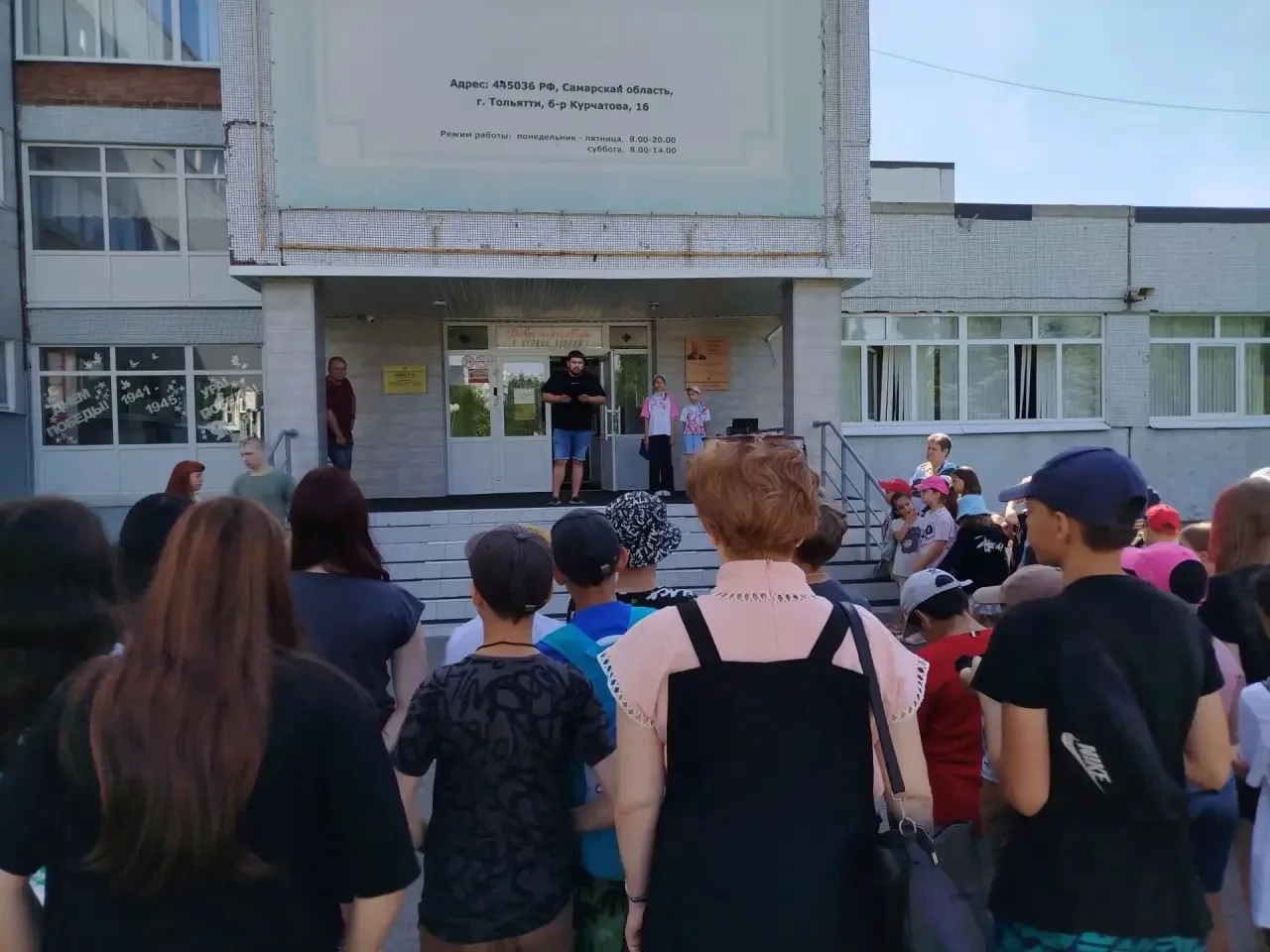 Сегодня в нашем лагере состоялась торжественная линейка, посвящённая закрытию смены.

Главным момент