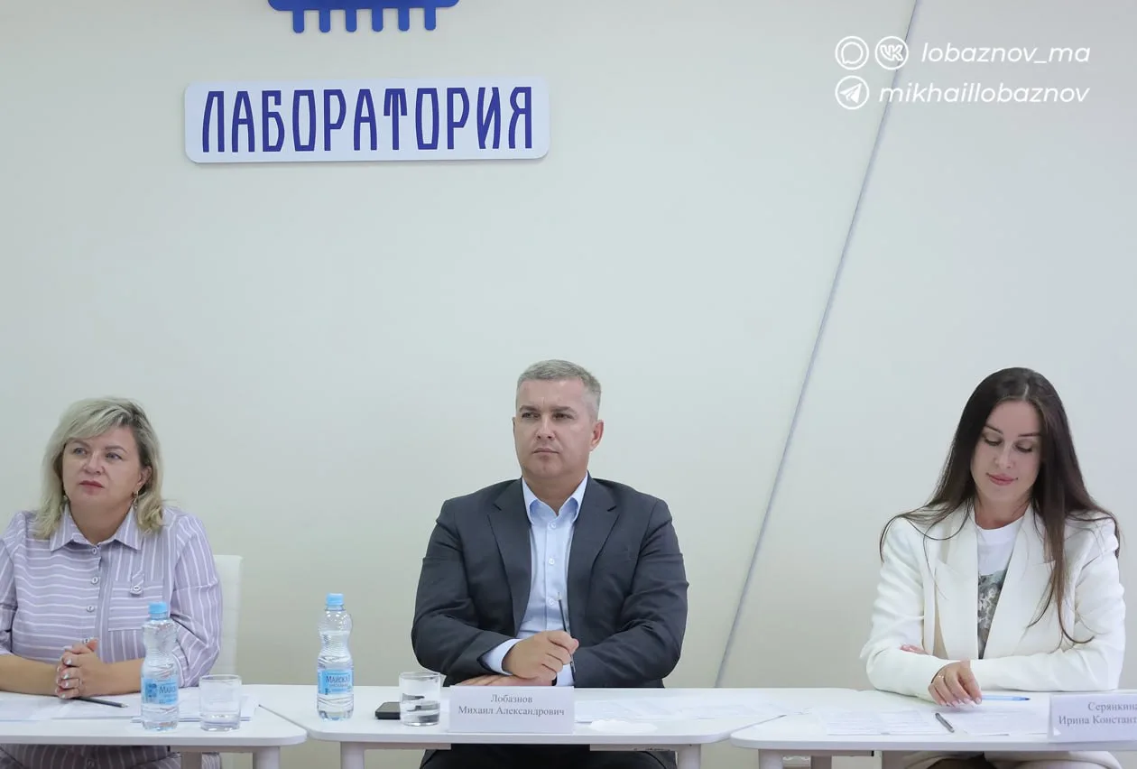 На базе школы № 20 провёл совещание с директорами и педагогами образовательных организа...
