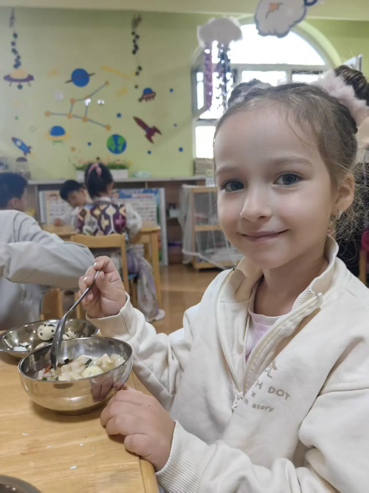 Ну что за прелесть! Наша девочка первый день в садике ❤