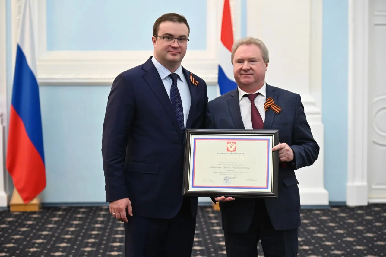 За достигнутые трудовые успехи и многолетнюю добросовестную работу губернатор Омской об...