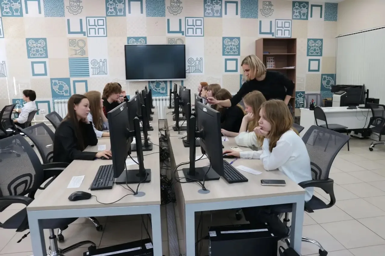 «Шаг навстречу профессии» 🙌  На этой неделе для 9Б класса  прошла профориентационная встреча в «СМЕН