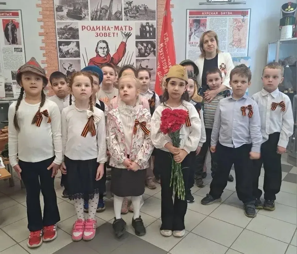 🎗В преддверии Дня Победы наши дошколята посетили школьный музей "Бухенвальдский набат".  💫Экскурсия 
