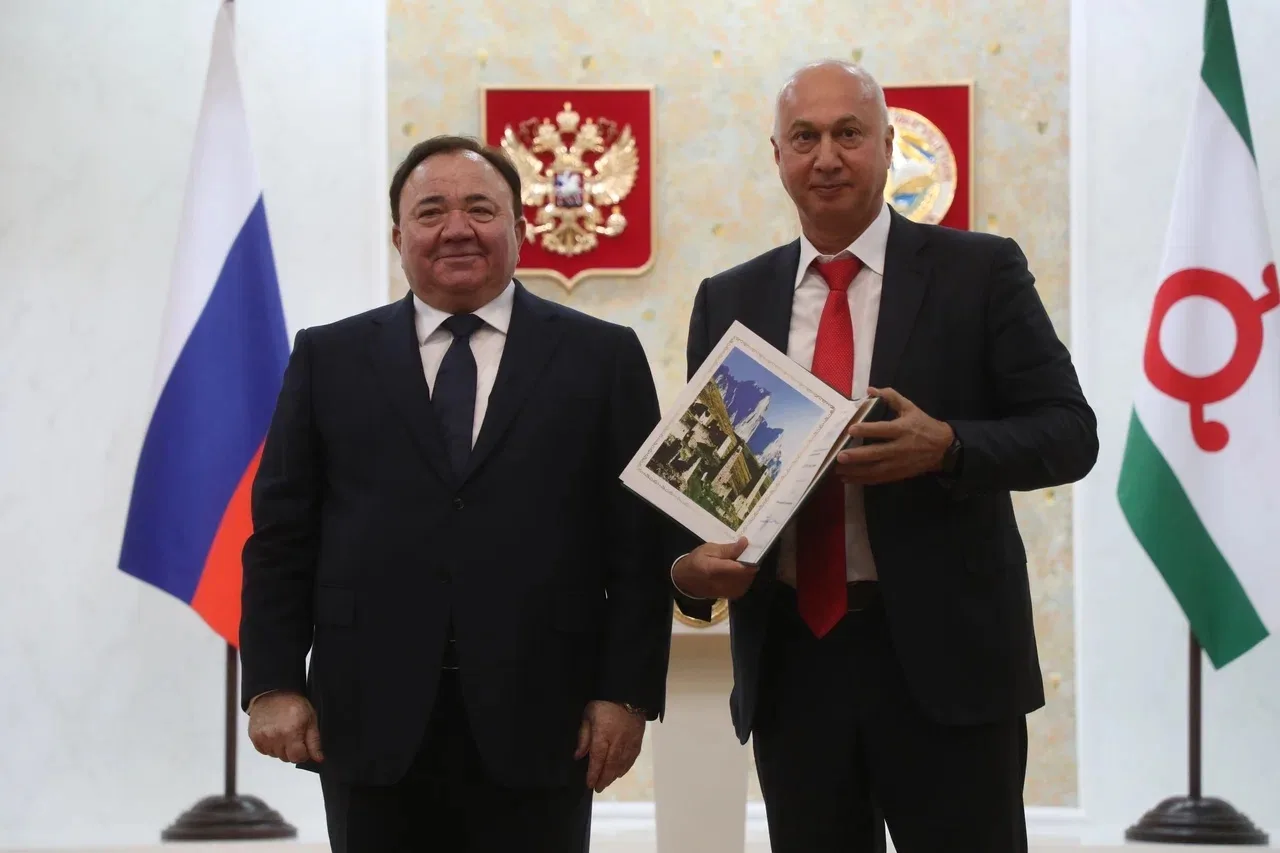 Сегодня вручил Почётную грамоту нашему инвестору Алаудину Парчиеву.
Хочу искренне поблагодарить Алау