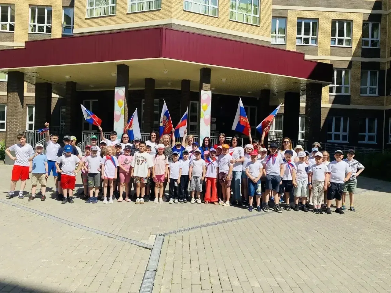 🇷🇺«Россия — это мы. И это красиво» 🇷🇺

В преддверии дня России в 
МАОУ СОШ №17 было по-настоящем