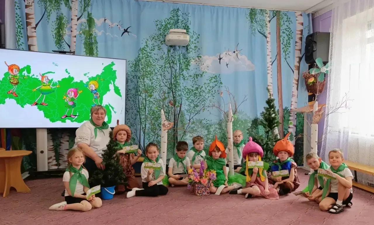 В детских садах краевого центра продолжается волна добрых экозанятий 🌱  В ходе проведения Всероссийс