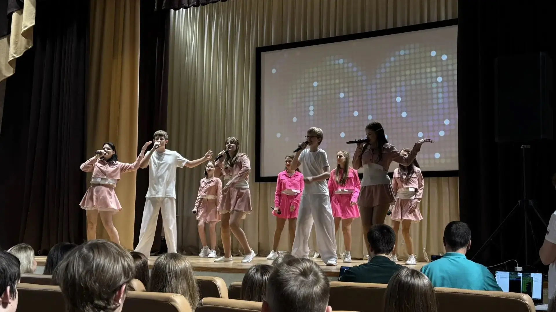 Настроение...КОДИТЬ!
На базе ОГАПОУ «СИТТ» состоялось открытие шестой смены «Летняя ИТ-школа». В мер