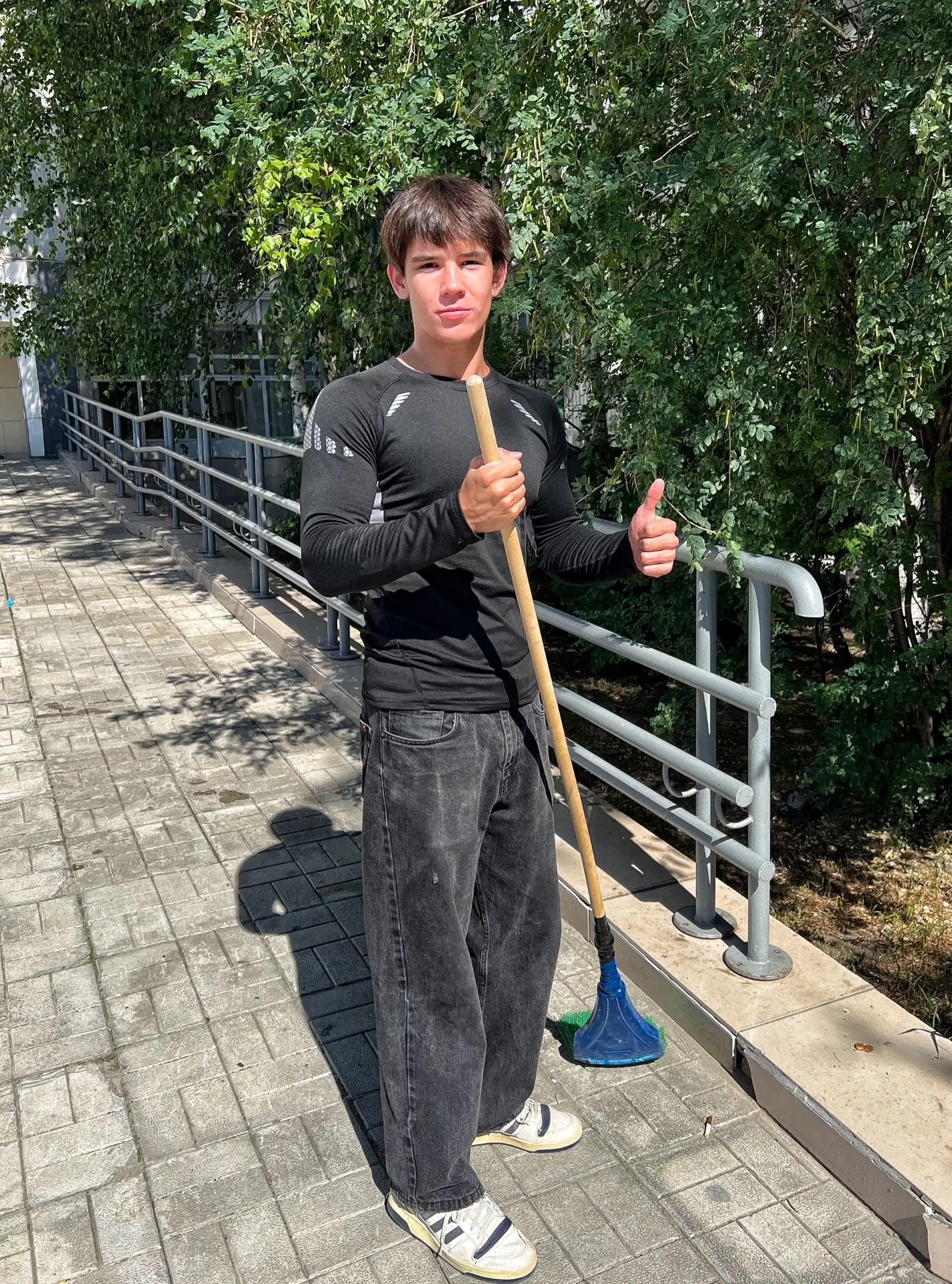 Лето с пользой: подростки в деле!

🌝Лето - не только про отдых, но и про первые взрослые решения. И