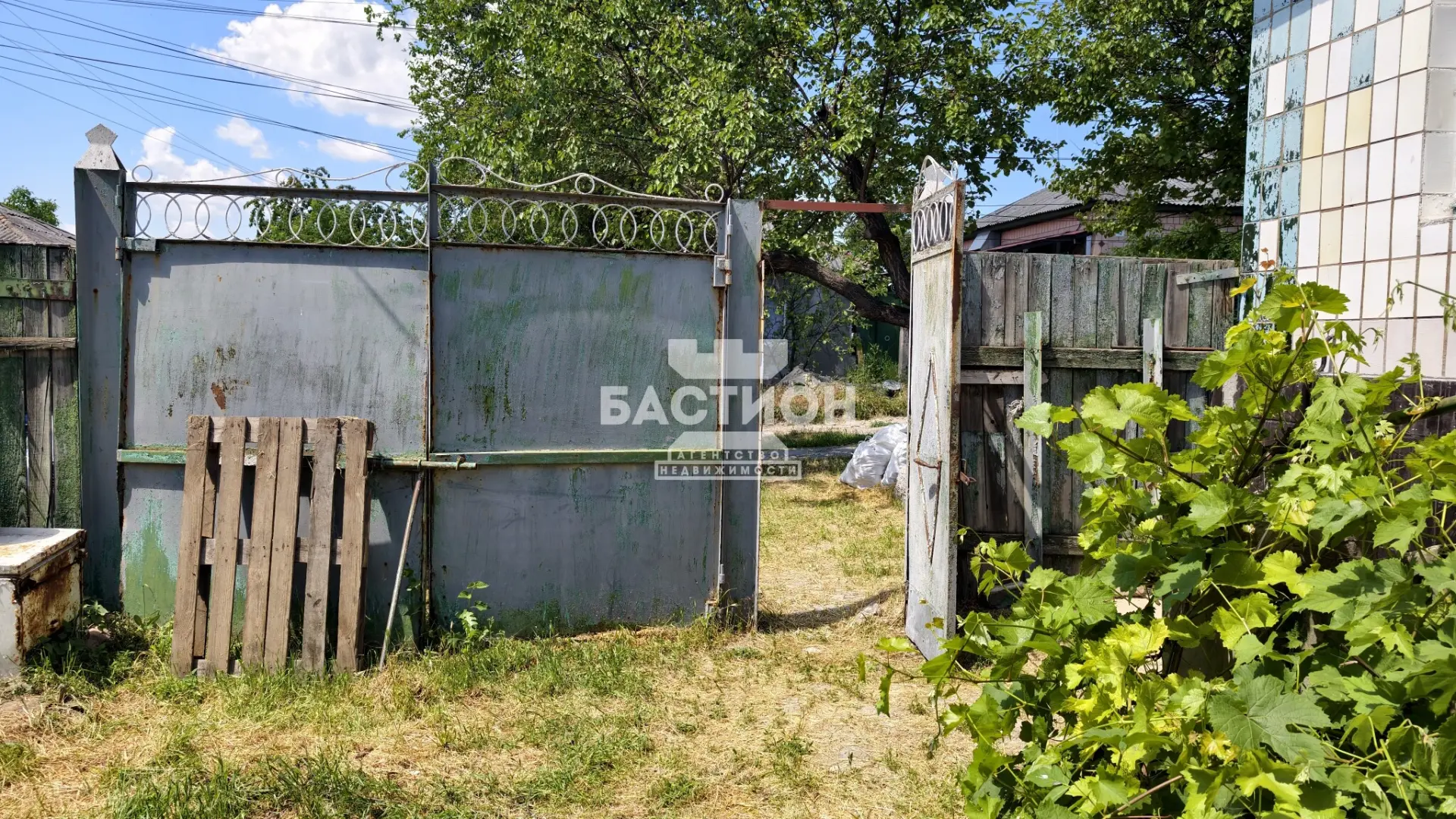 +7 959 59 81000
ID: 2207293
Цена: 4 000 000
Продается дом в Каменнобродском районе
Дом под ремонт
Об
