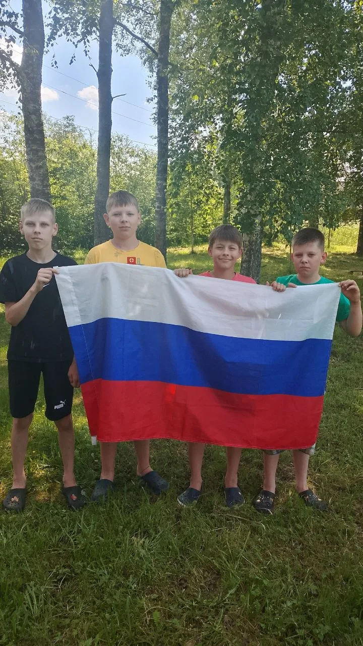 12 Июня директор Завидовского СДК 
Л.В.Зайцева провела праздничную программу,,Наш дом- Россия!"
Росс
