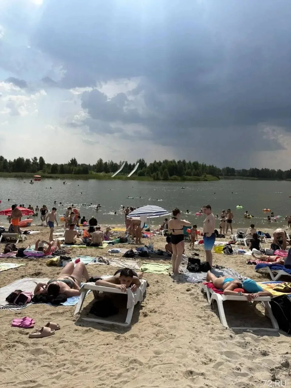 🏖️ Пока одни тюменцы гуляли на праздничных концертах, другие проводили дни у воды

Жаркая погода со