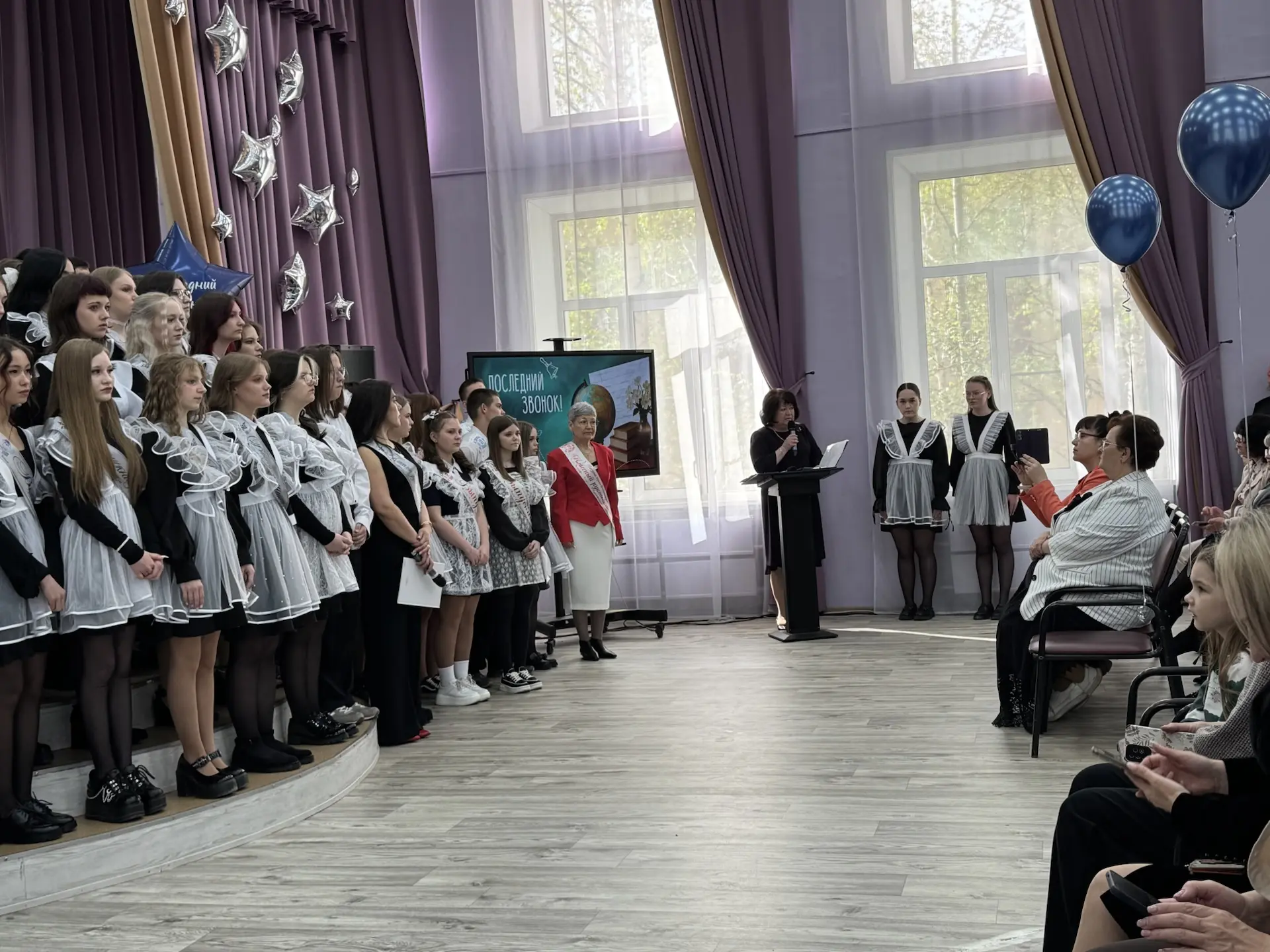 Последний звонок — 9 классы!  Сегодня в нашей гимназии прозвенел последний звонок для учеников 9-х к
