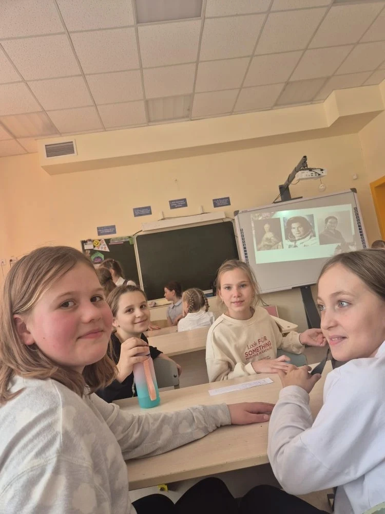 💐🎀В преддверии 8 Марта в начальной школе провели  праздничный квиз среди учащихся 3 классов. ✨️Игра 