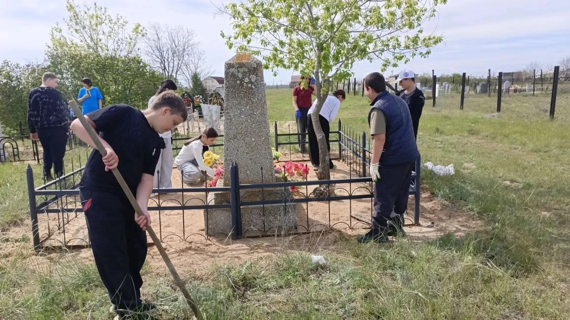 Уборка на Братских могилах: память и уважение