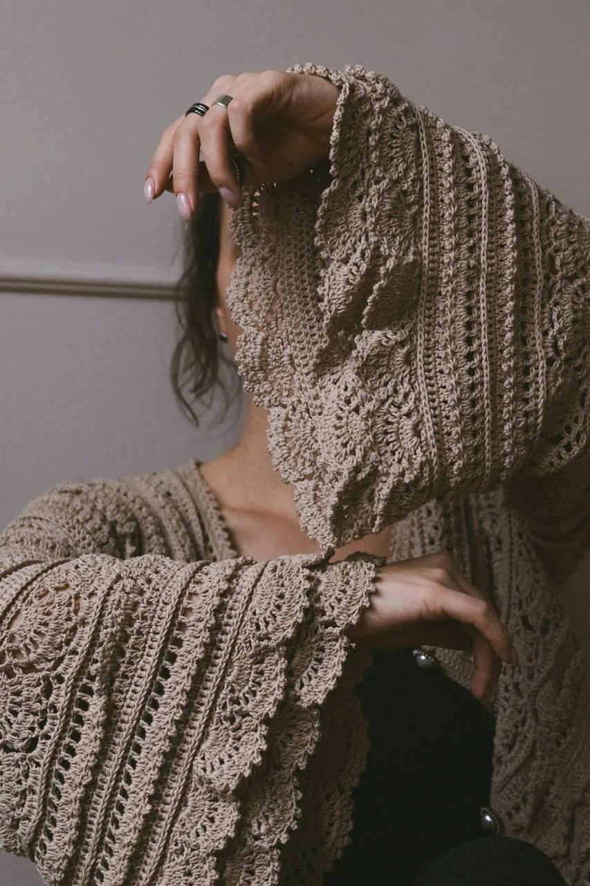 Сегодня весь день рисую царскую кофточку 😍😍😍  Девчонки уже связали кокетки, готовы двигаться дальше 