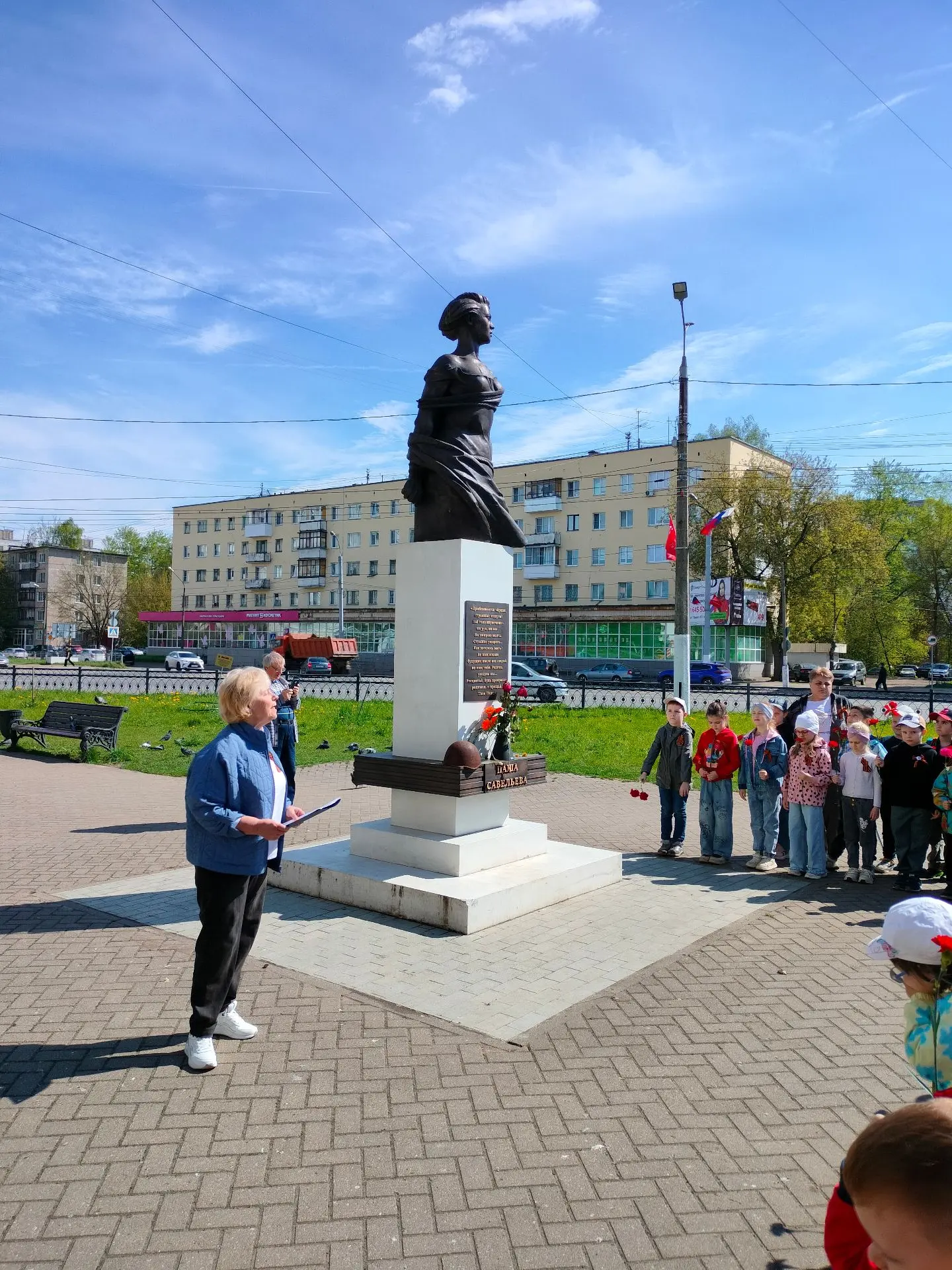 Накануне праздника 9 Мая, дети нашего детского сада посетили памятник Паши Савельевой. ...