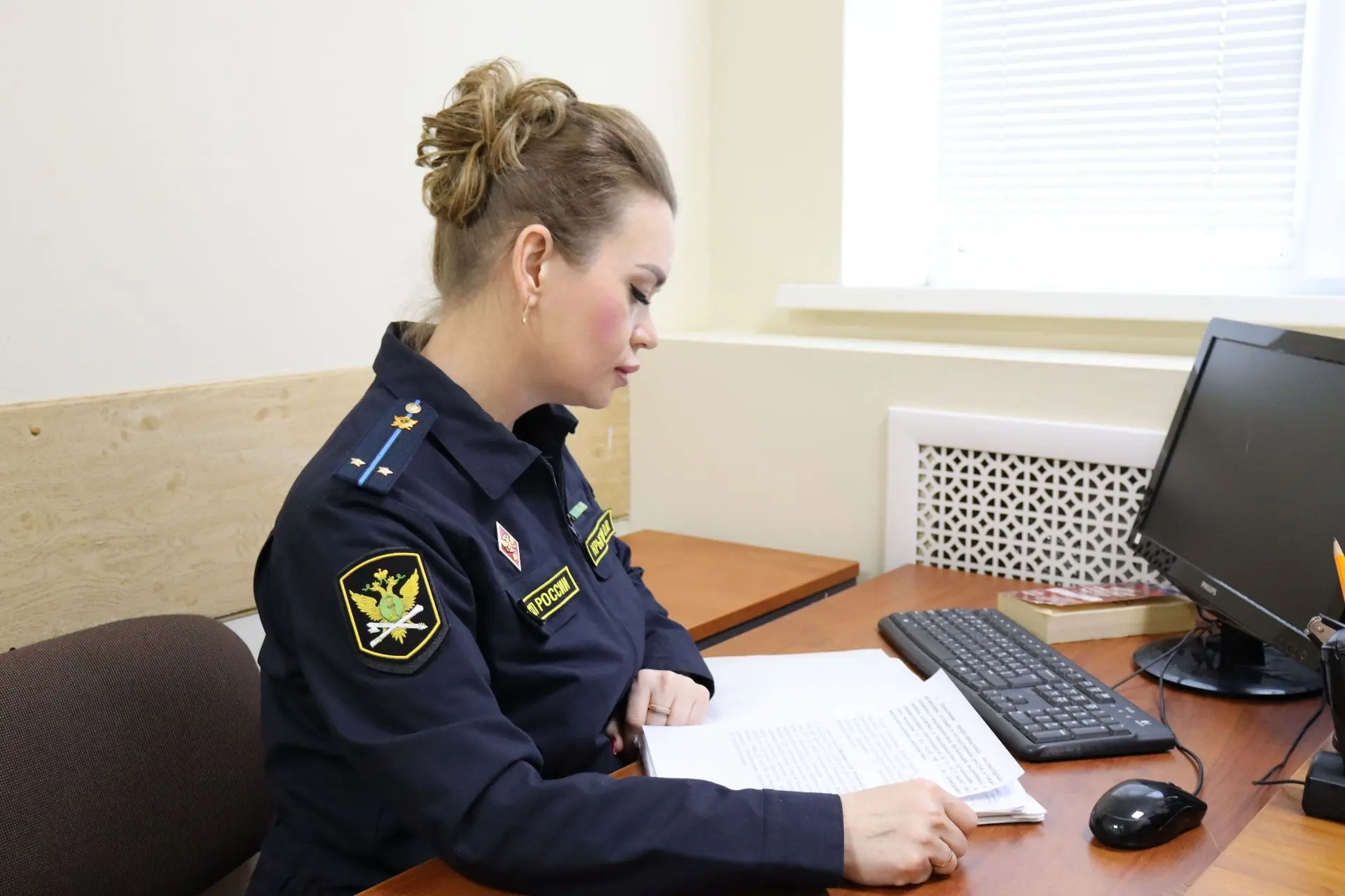 За нарушения при взаимодействии с гражданами сотрудники курского управления судебных приставов привл