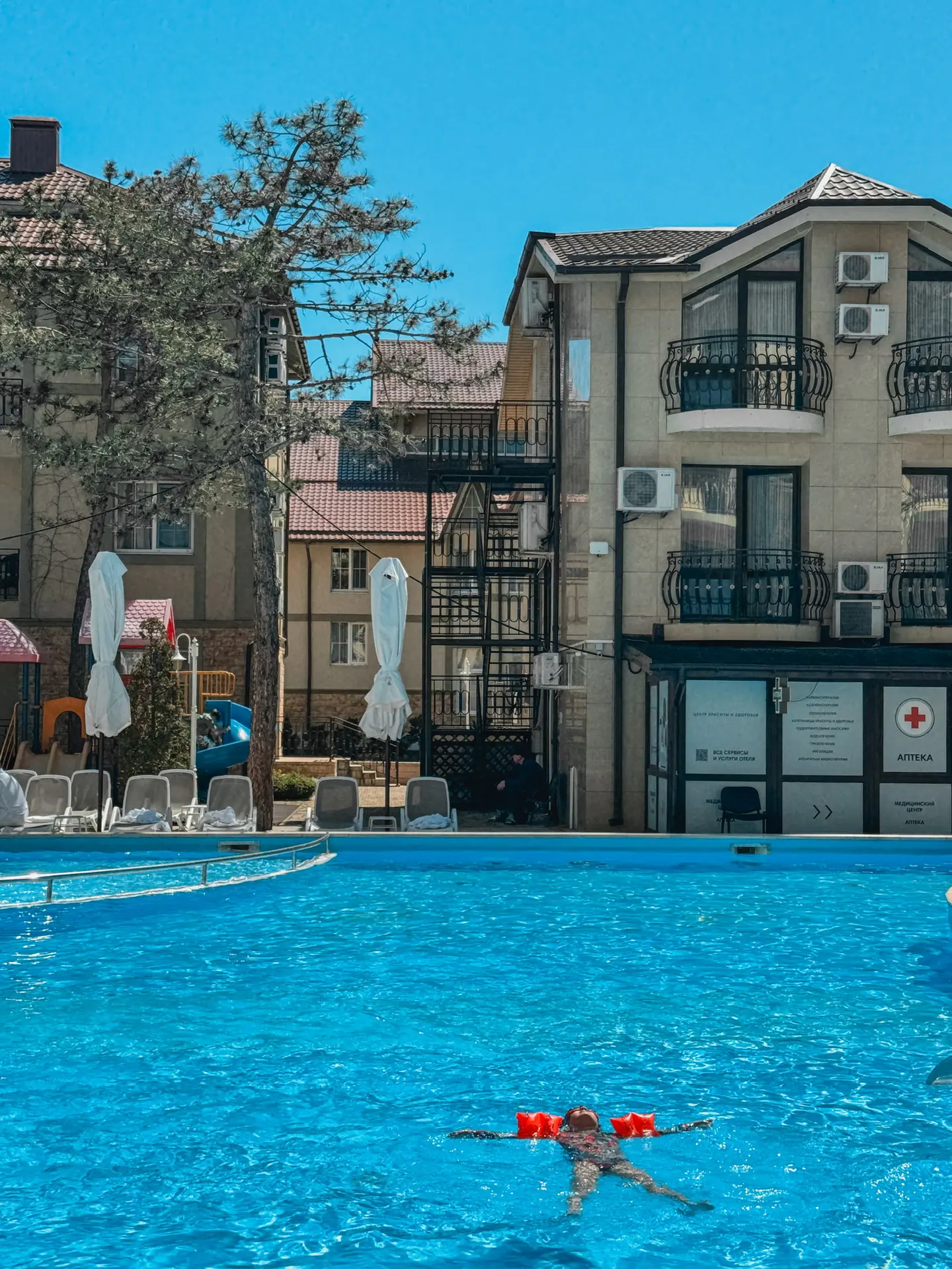 25 апреля в семейных курортах Alean Family Doville, Alean Family Biarritz, Alean Family...