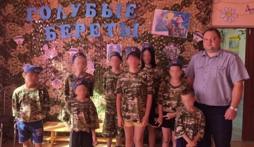 Сотрудник УИИ провёл профилактическую беседу с участниками курса «Голубые береты 2026»

31 июля в ра
