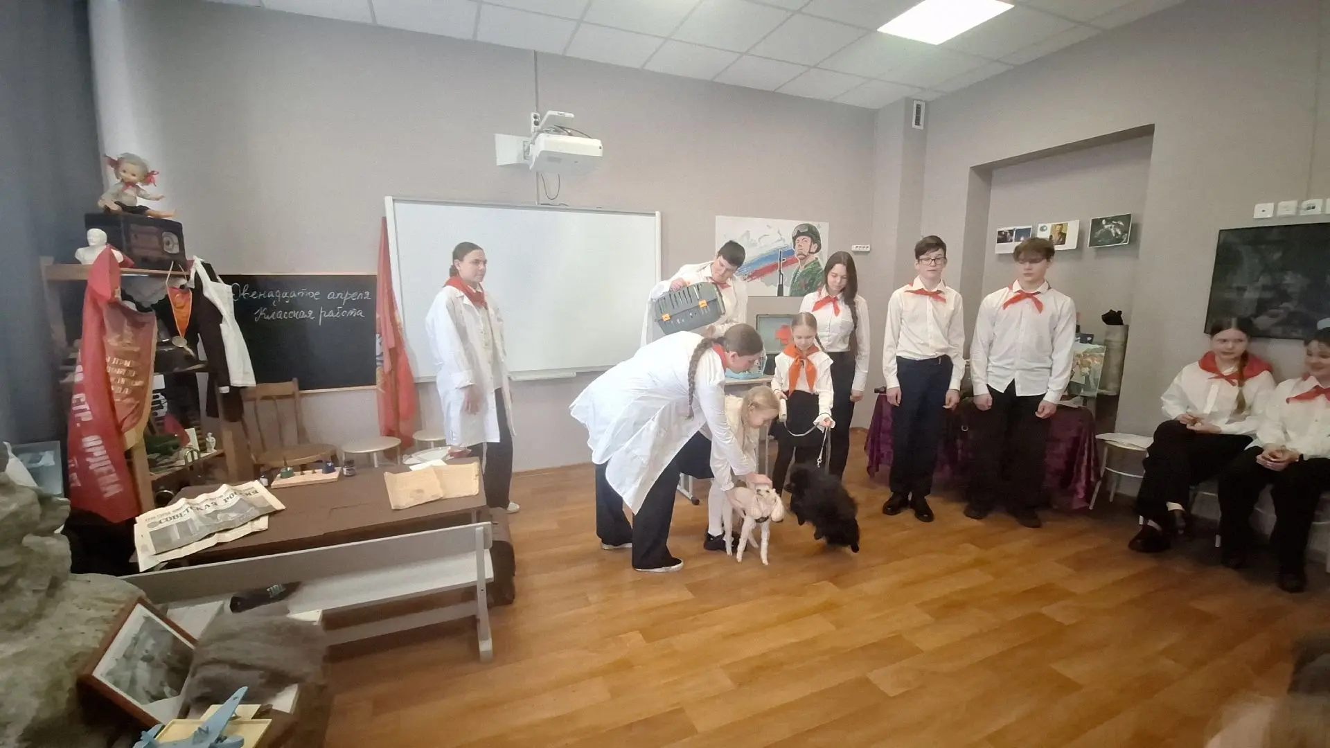 К знаменательной дате - 65-ой годовщине первого полета человека в космос- в гимназии был показан  им