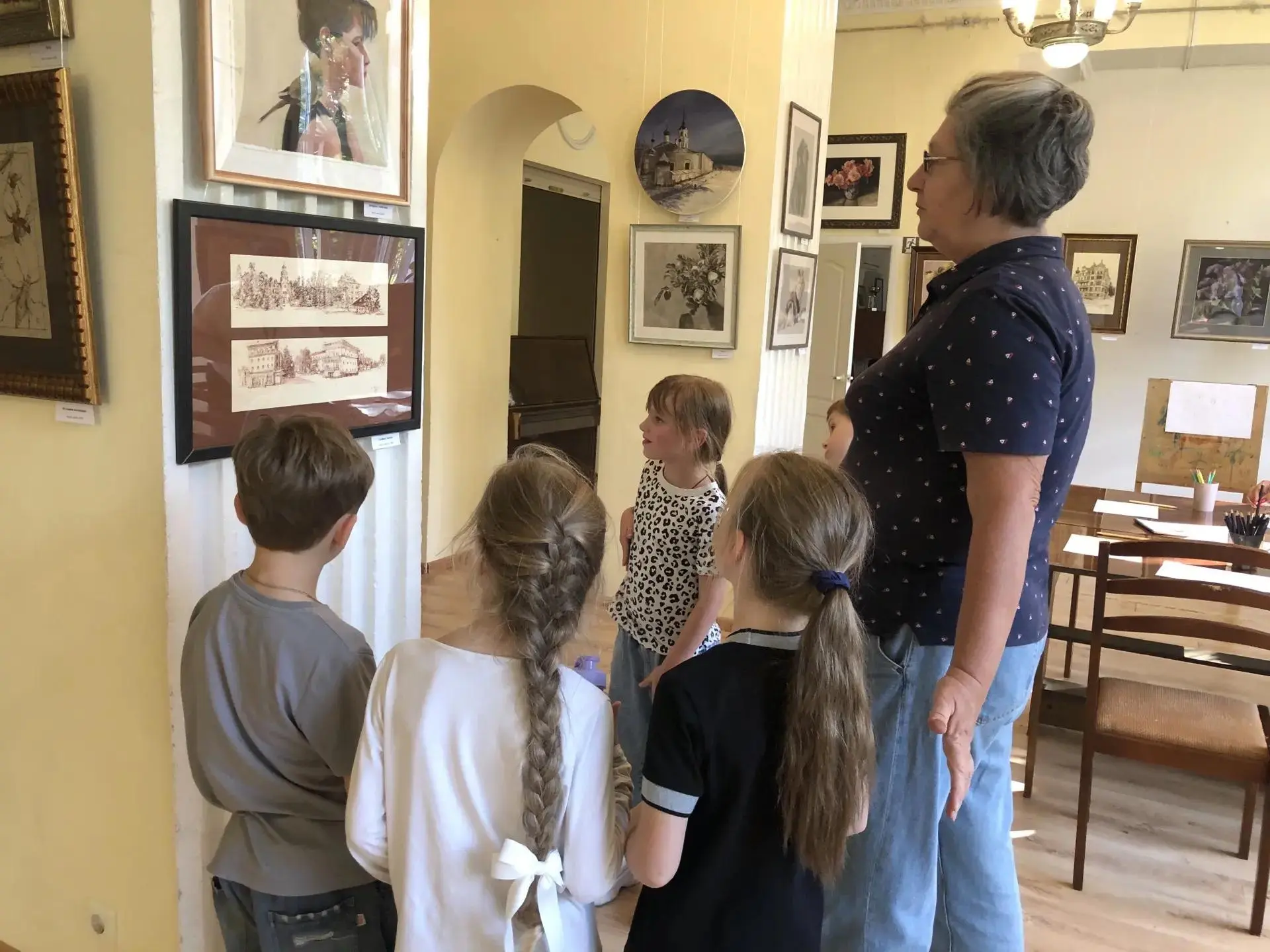 🎨 В Культурном центре Фрязино прошла экскурсия по выставке Светланы Букиной «Живой мир...