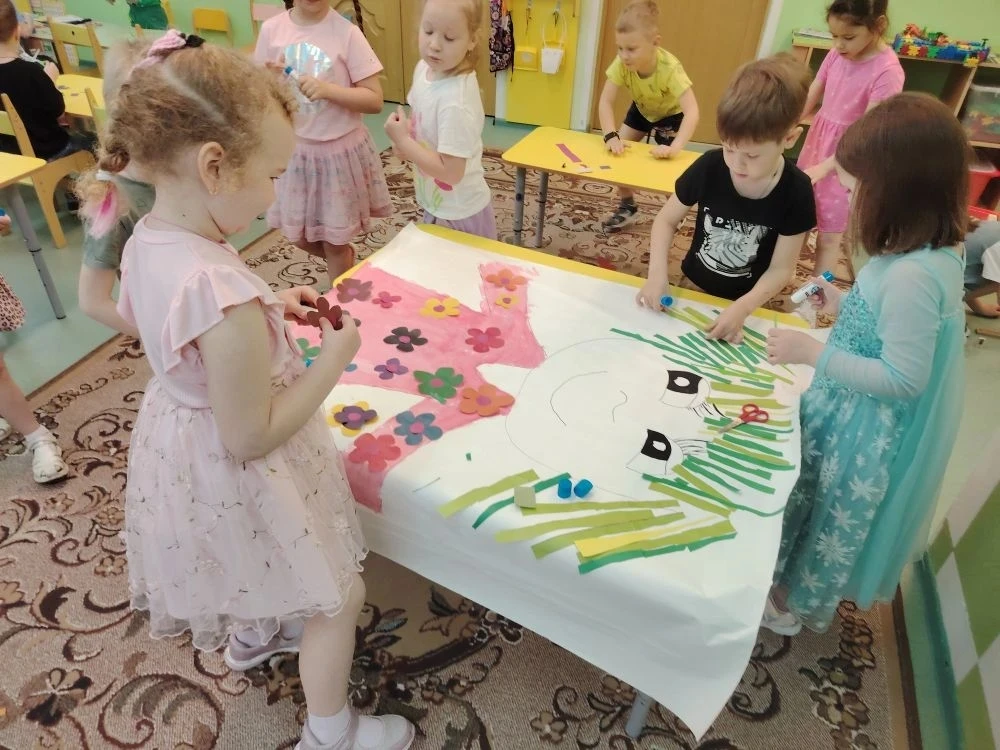 🌸 Цветущий май в детском саду!🌸  На этой неделе в нашем саду "Ласточка" царит настоящее цветочное на