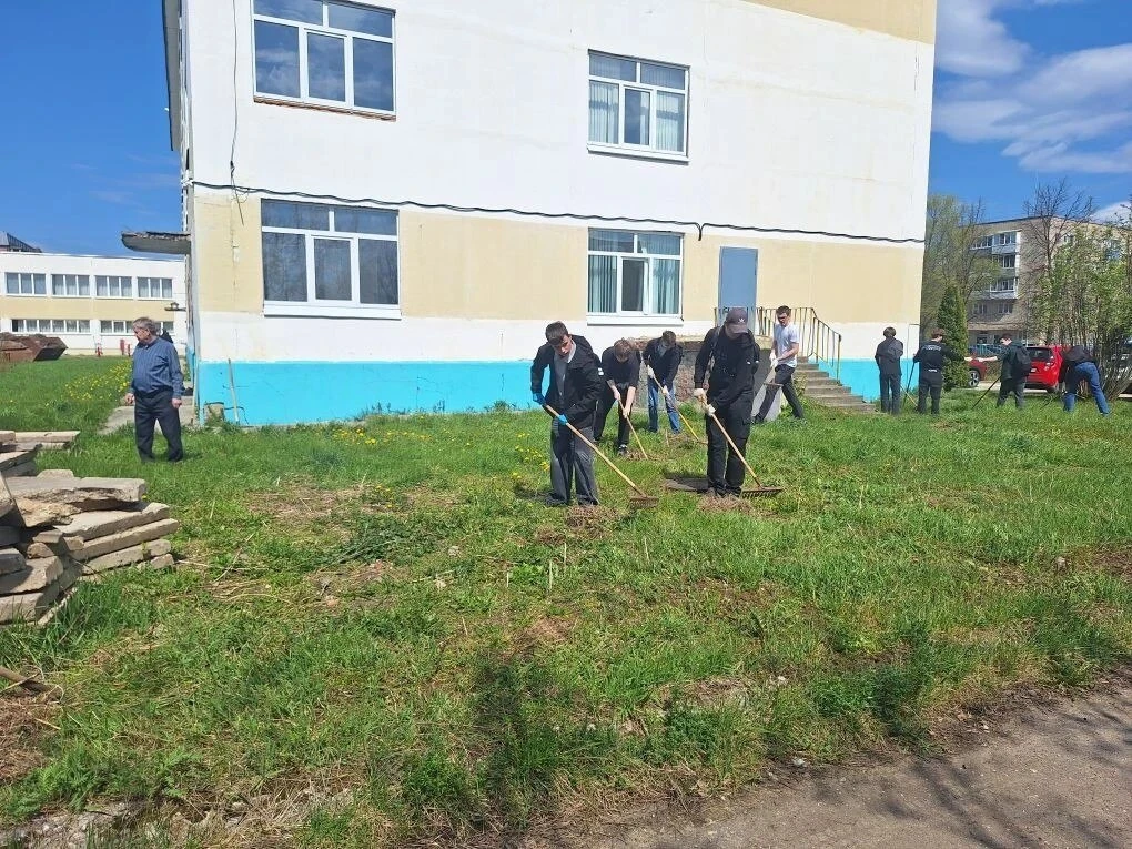 ▌ 🧹 Чистый колледж — дружный коллектив!  Наши студенты из ФП «Профессионалитет» (нацпроект «Молодёжь