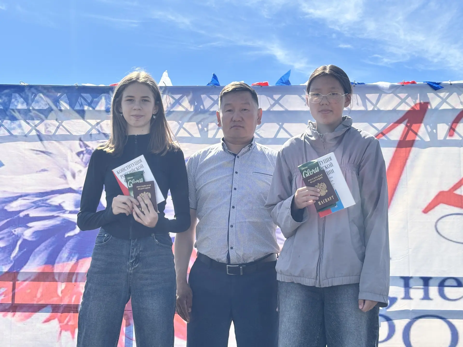 👏🏻 Также сегодня на праздничном концерте состоялось особенное событие — двум хандыгчанкам достигши