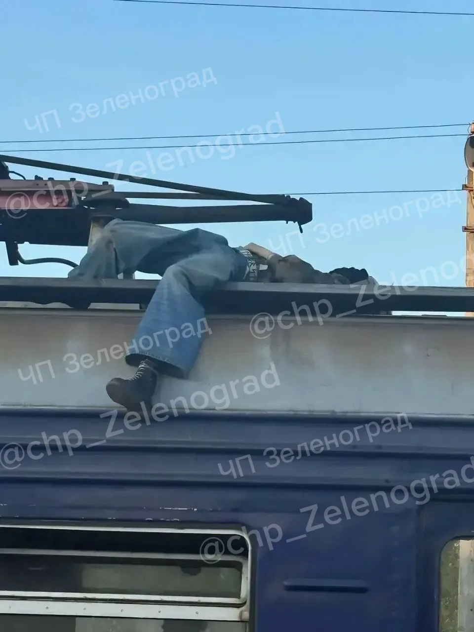🤯 Сегодня рядом с Зеленоградом, на станции Берёзки-Дачные, от удара током сгорел зацепер.