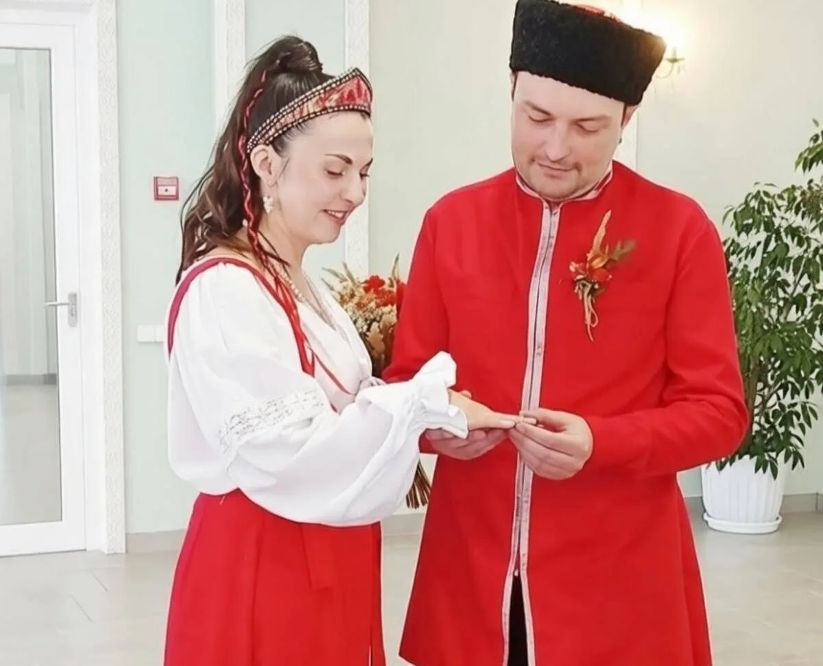 В Клинцах в День флага сыграли свадьбу в казачьем стиле