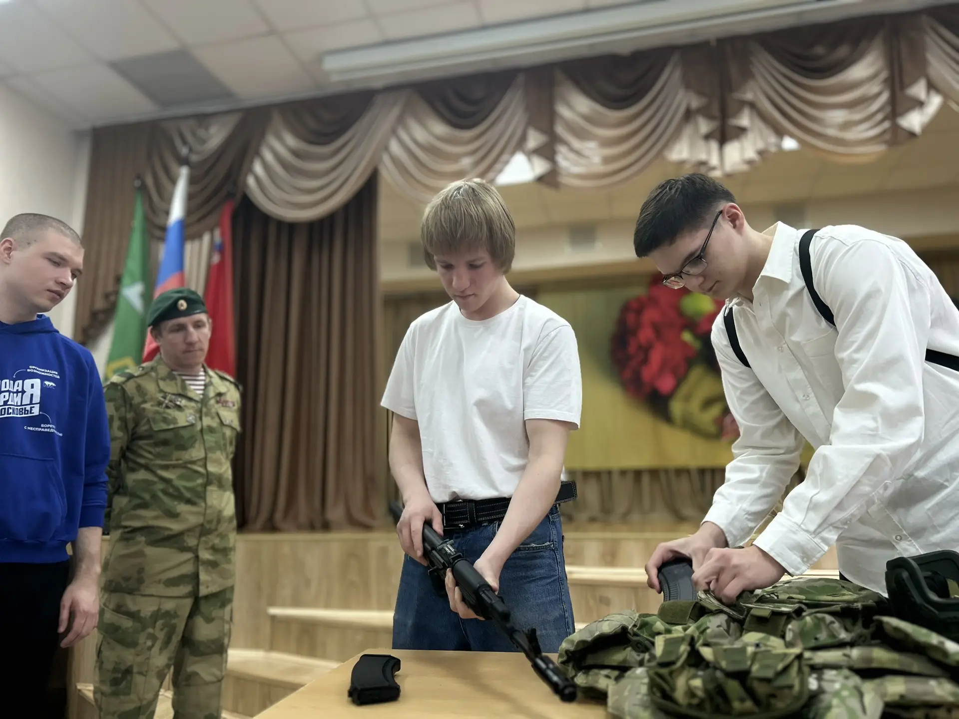 УРОК МУЖЕСТВА В школе состоялась очередная  встреча наших старшеклассников с людьми, которые могут п