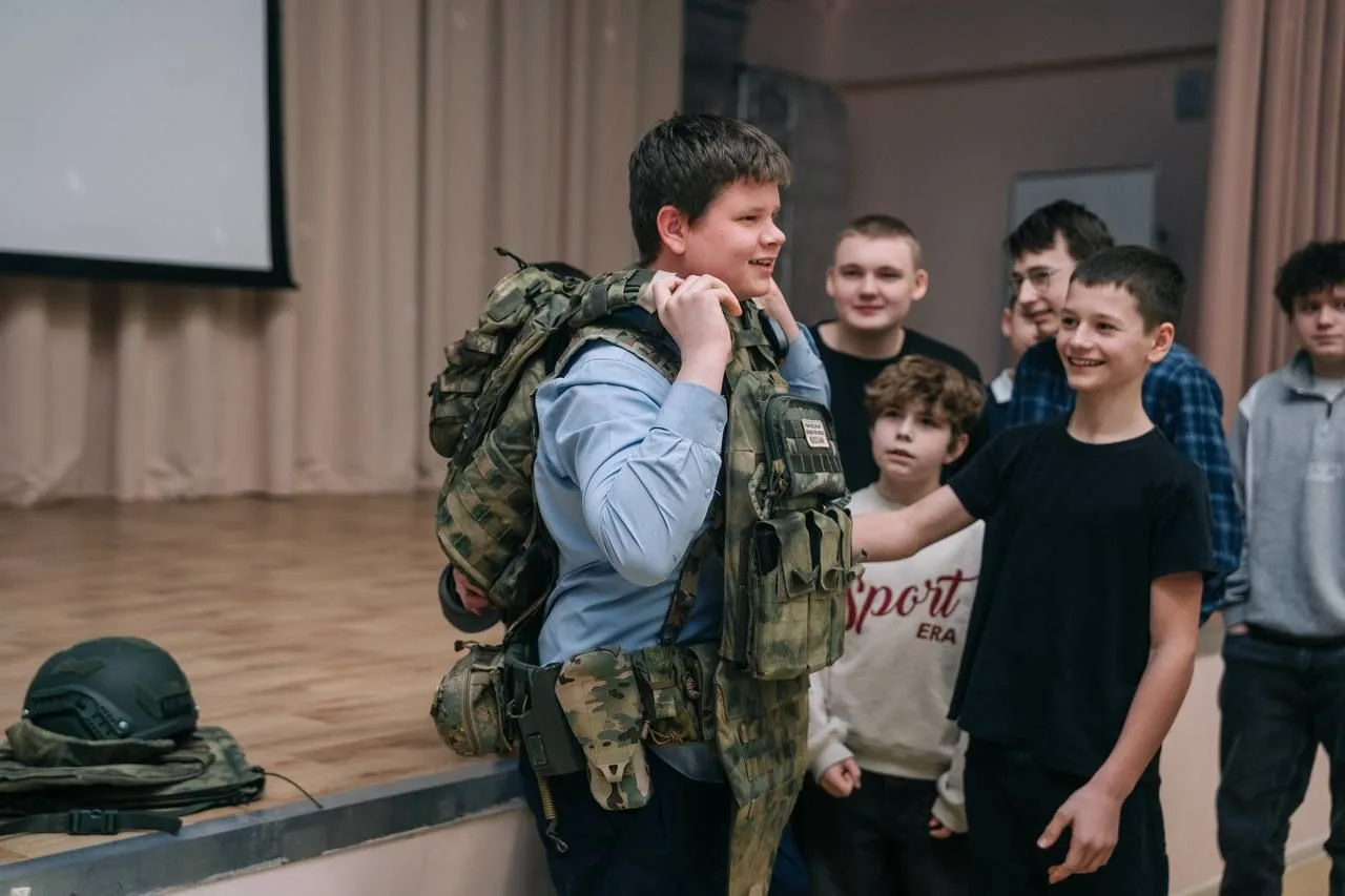 Военные встретились со школьниками в Опалиховской гимназии  В Красногорске прошла новая встреча поко