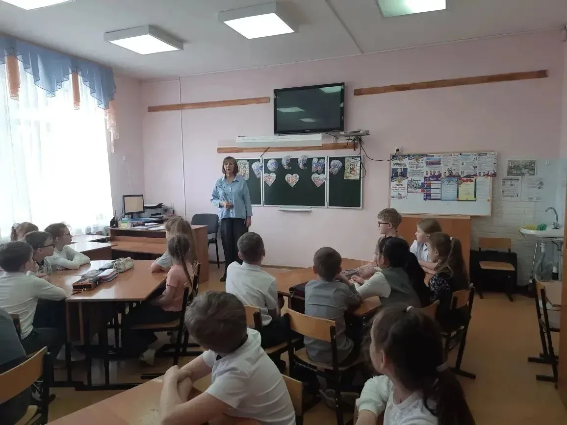 🇷🇺В начальных классах нашей школы продолжается тематическая неделя, приуроченная к Году народного ед