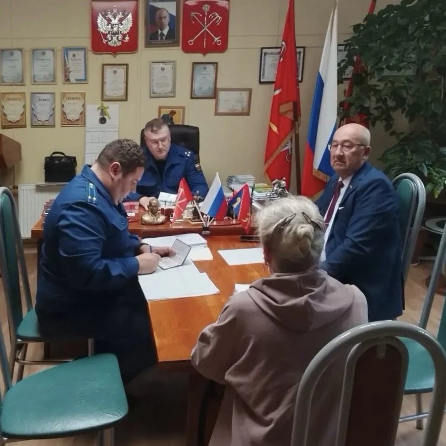 Прокурор Курортного района  г. Санкт-Петербурга Владислав Степанов провел прием граждан на базе мест