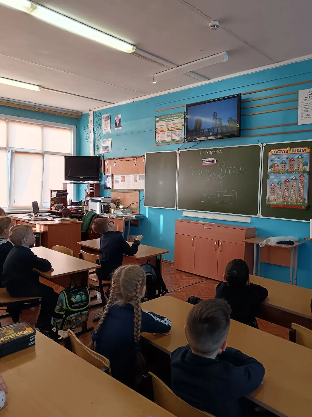 РАЗГОВОРЫ О ВАЖНОМ   🗓️16 марта в школе прошли уроки "Разговоры о важном", на тему: "Заводы России" 