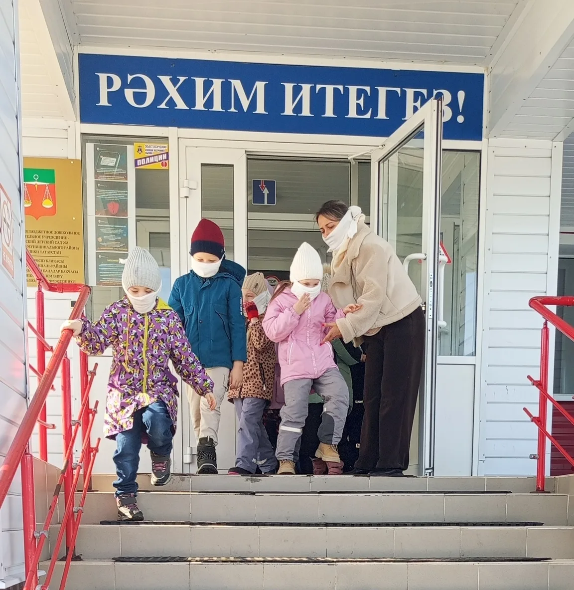 23 марта в Тюлячинском детском саду №3 совместно с работниками 134 ПСЧ 7 пожарно-спасательного отряд