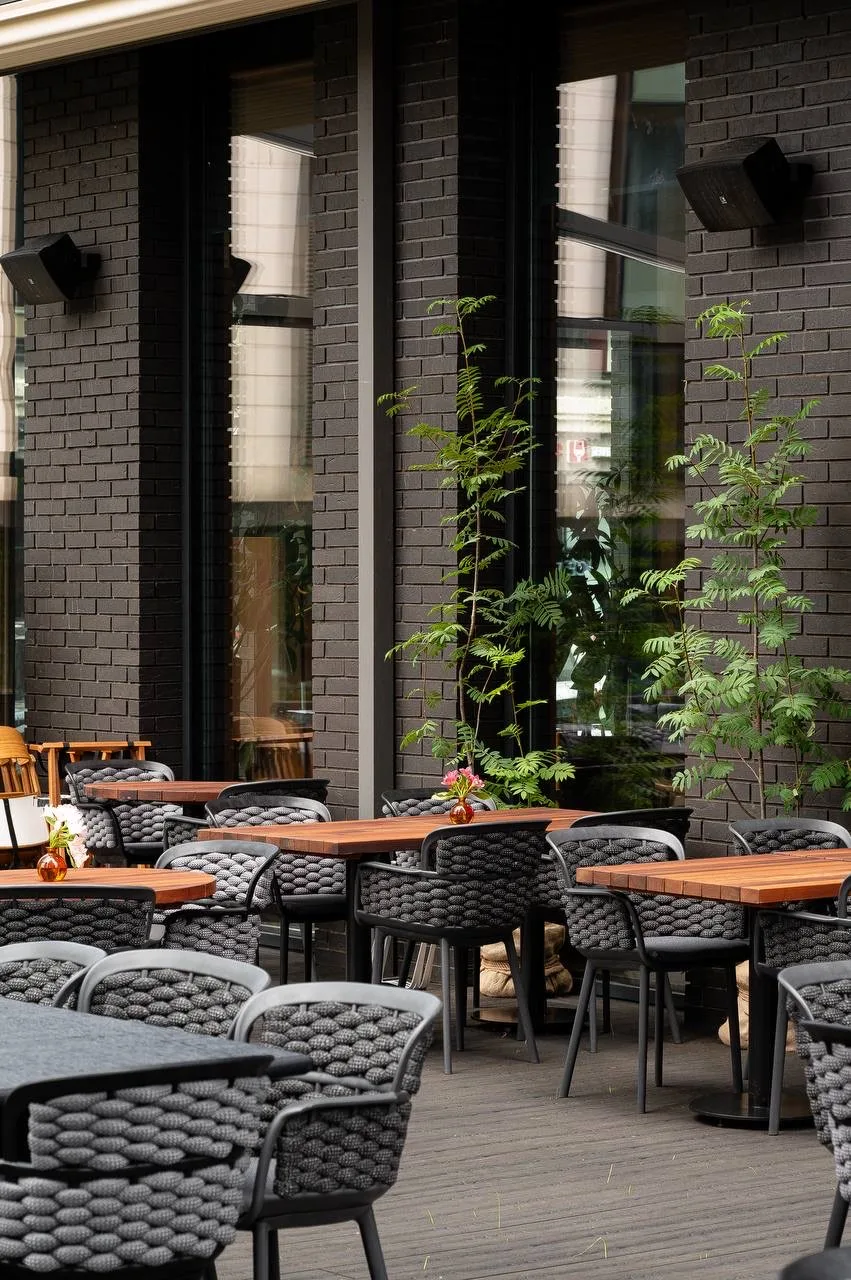 +1 веранда в ЖК Lucky, в Lac Bistrot теперь можно завтракать на свежем воздухе. Вместе ...
