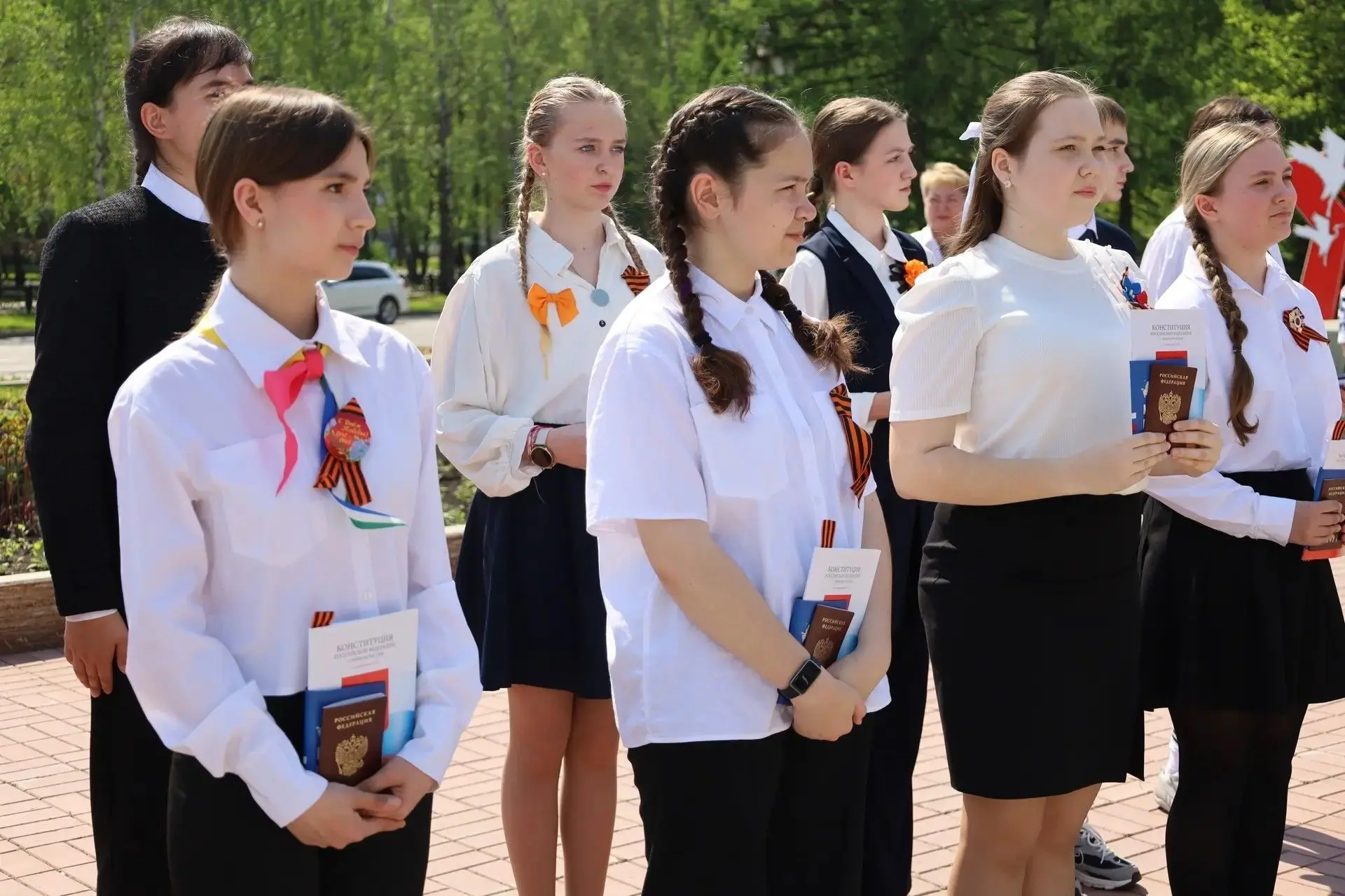 ✨В преддверии Дня Победы у памятника Неизвестному солдату состоялось торжественное вручение паспорто