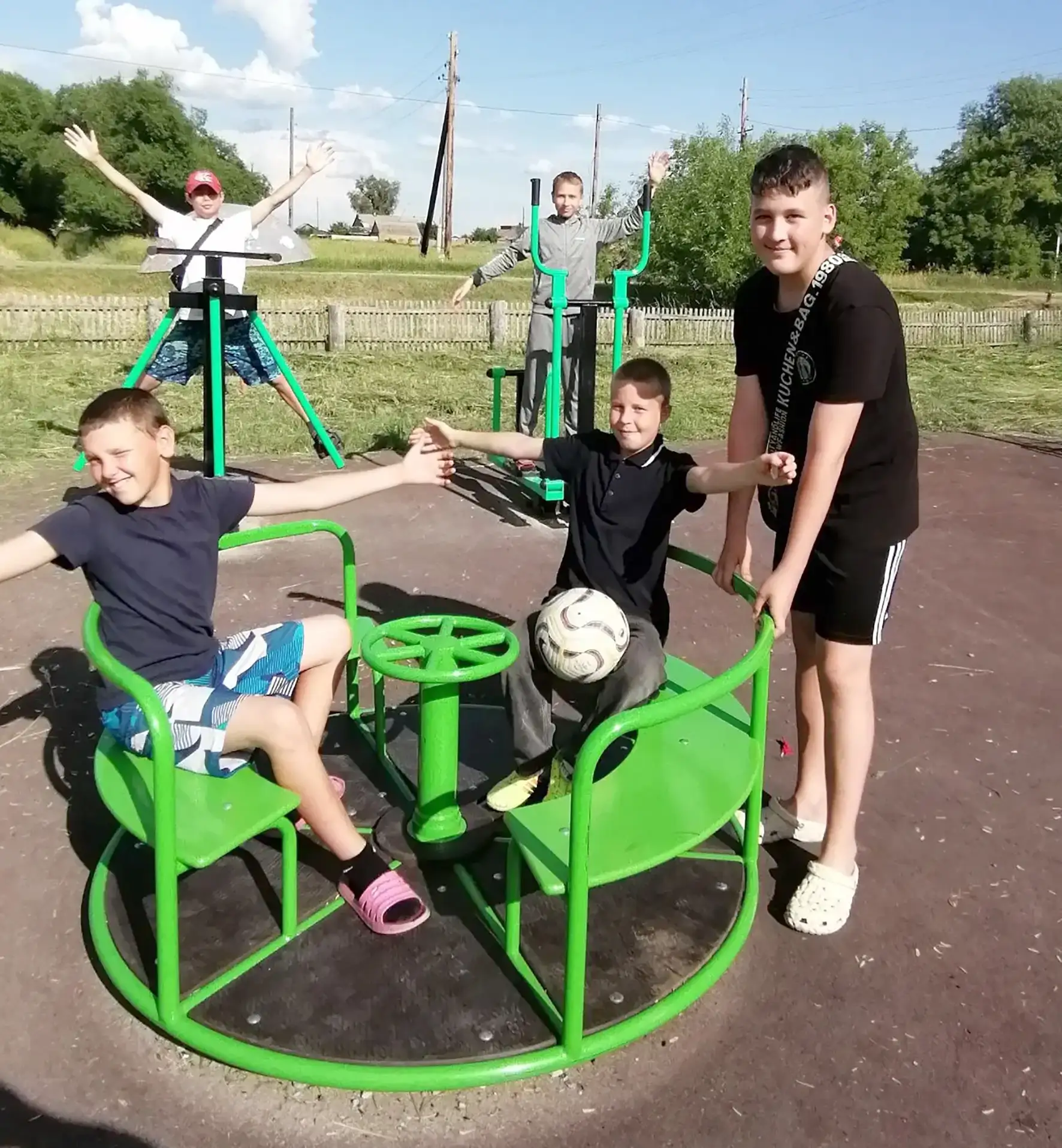 🎡🎢Детская площадка в Логиновском сельском округе не просто обновляется - она активно растёт и разв