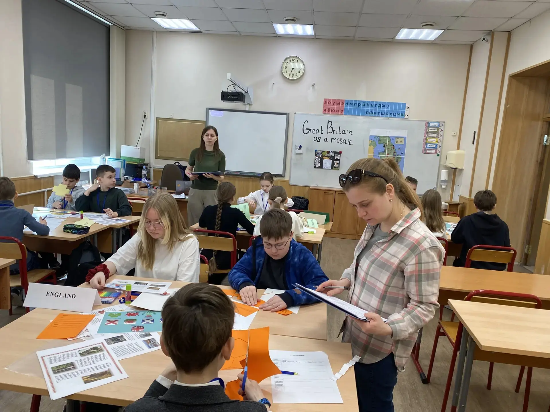 "Великобритания как мозаика" ("Great Britain as a mosaic")  В этой лаборатории идет работа над созда