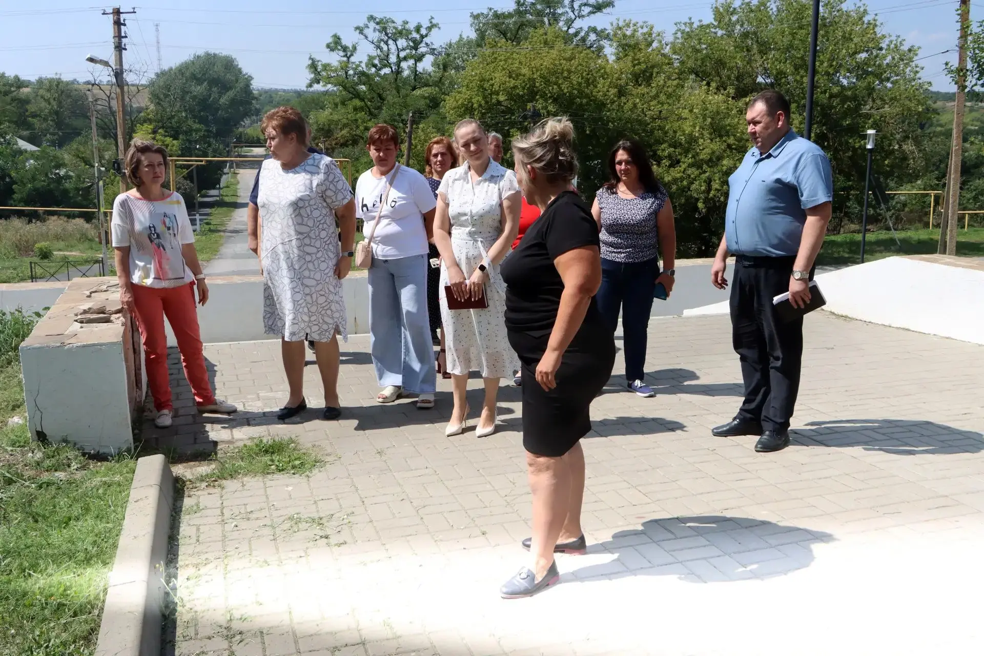 Глава Матвеево-Курганского района  Дина Алборова, совместно с коллегами провели объезд ...