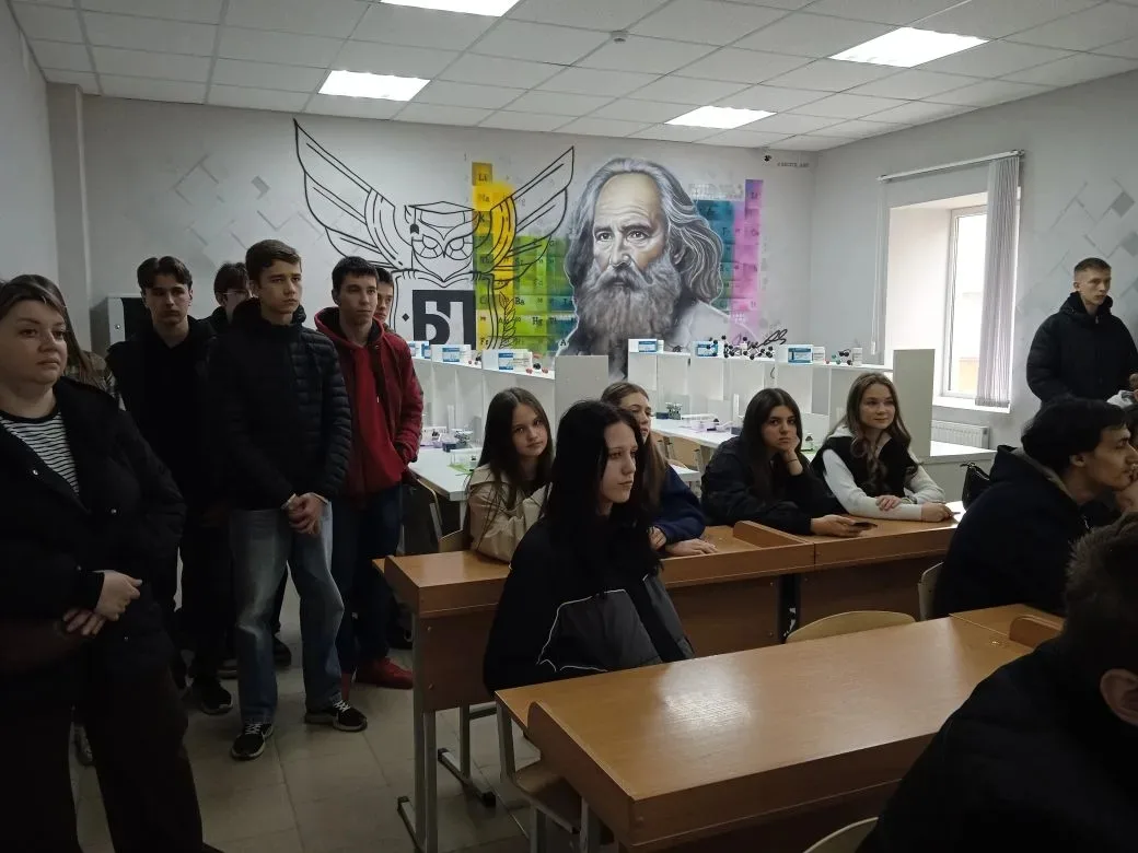 9 Б посетил профинформационное мероприятие "День открытых дверей" в техникуме  "Бизнес и право".