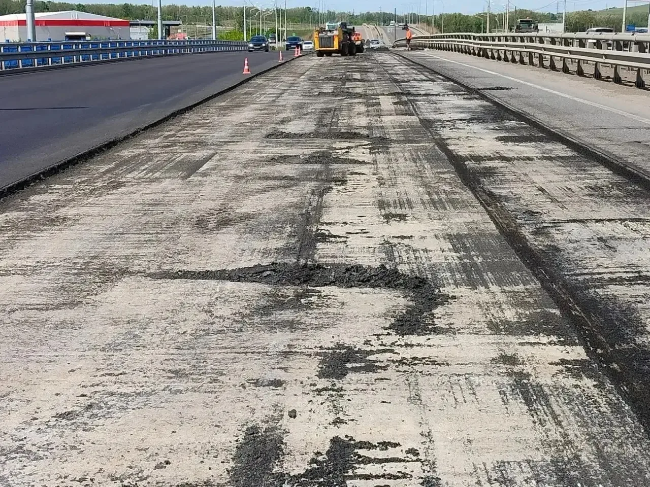 🚧✨ Новости с фронта ремонта путепровода на ул. Авиаторов! ✨🚧

Дорожники успешно завершили ремонт к