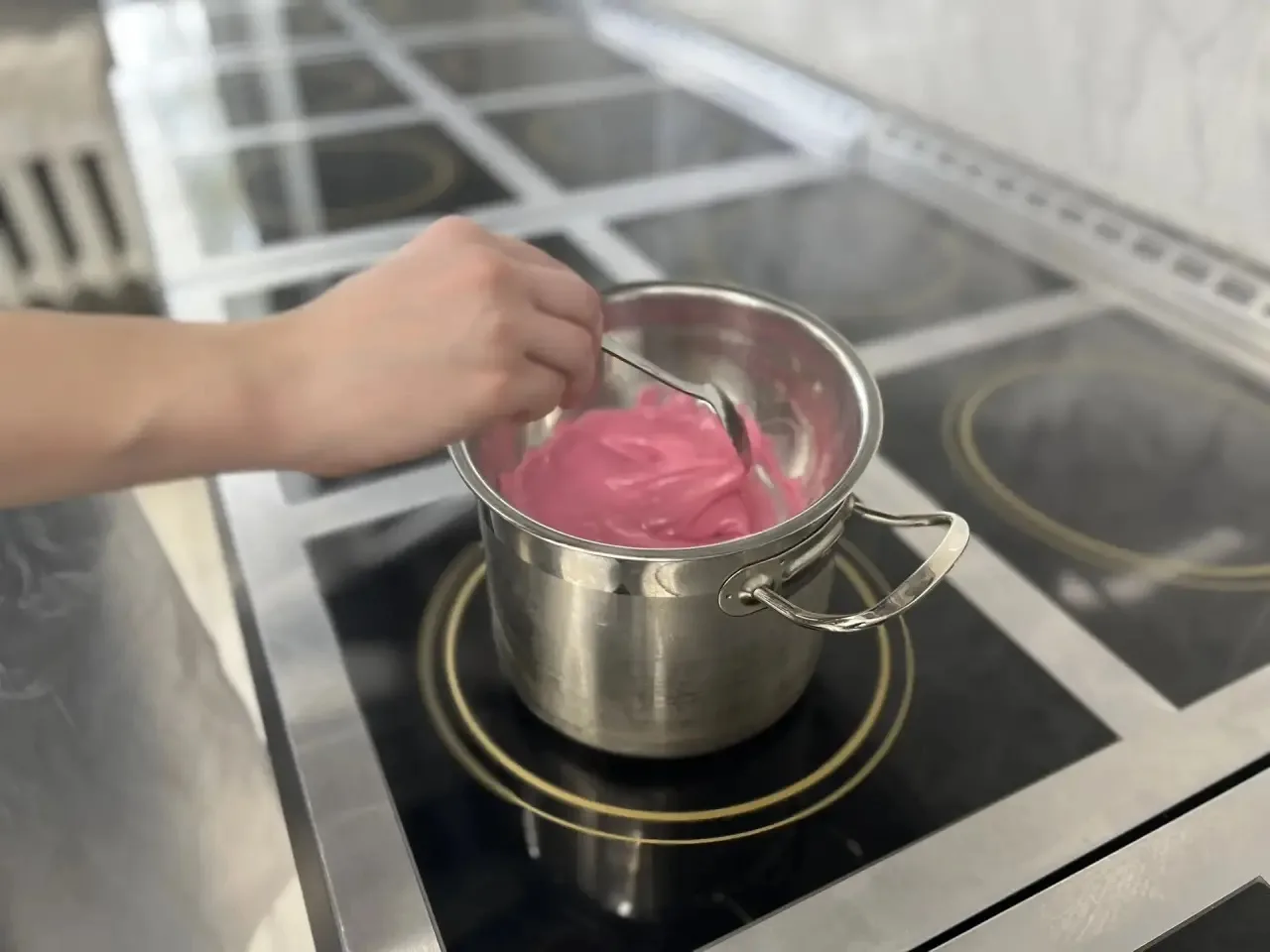 ВКУСНАЯ ПРОФЕССИЯ  Сегодня учащаяся 9 «А» класса Виктория У. посетила профпробу «Вкусная профессия» 