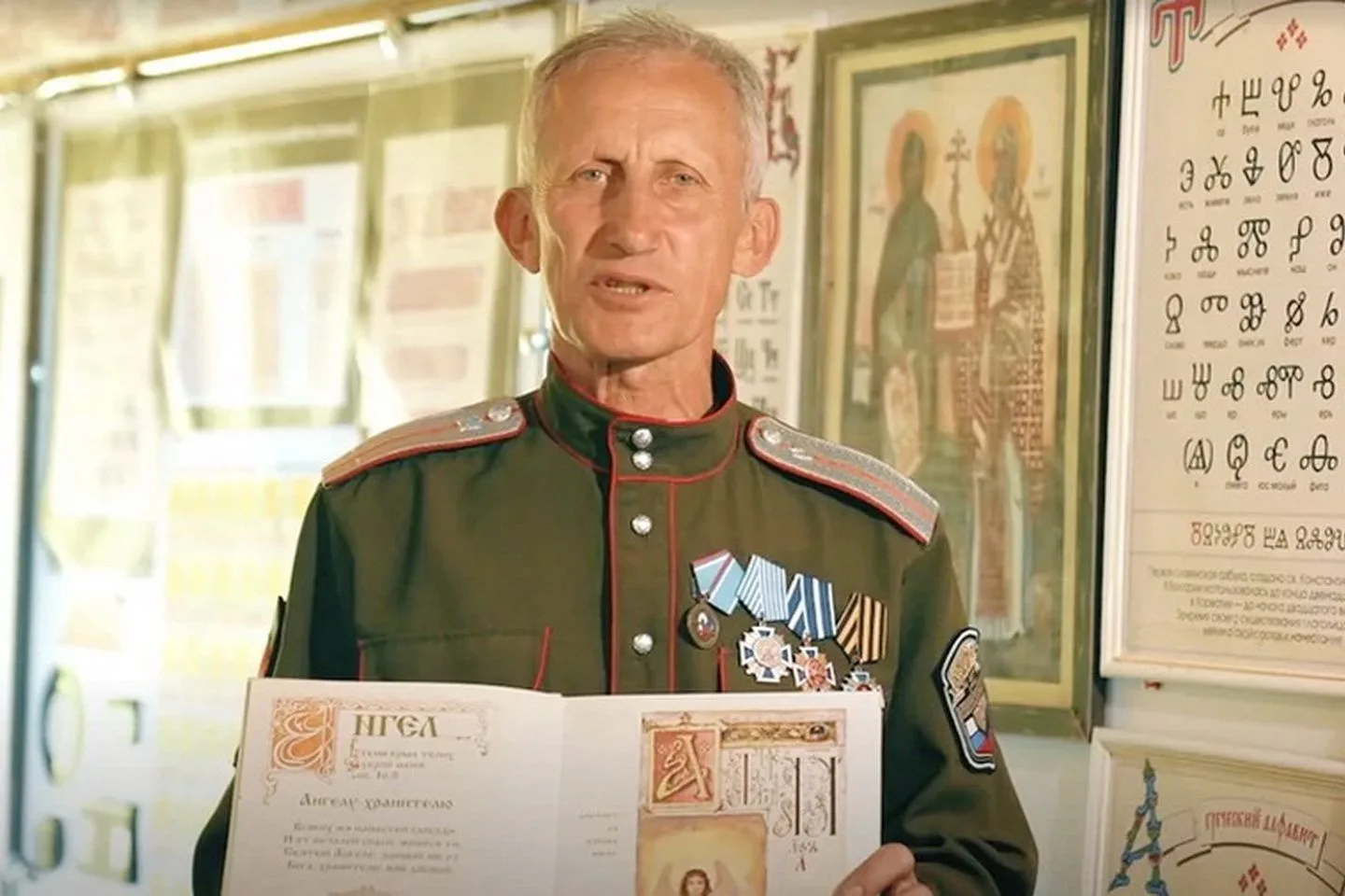 НЕ ПРОСТО «АБВГДЕЙКА». КАК ЖИТЕЛЬ БЕЛОКУРИХИ СОЗДАЛ МУЗЕЙ, ПОСВЯЩЁННЫЙ РУССКОМУ АЛФАВИТУ
