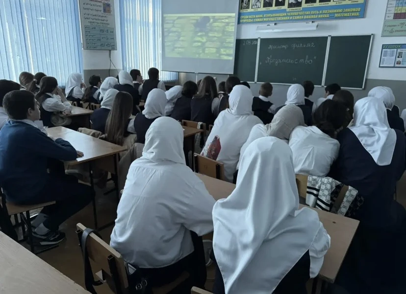 2 марта в нашей школе состоялся организованный просмотр документального фильма «Предательство» среди
